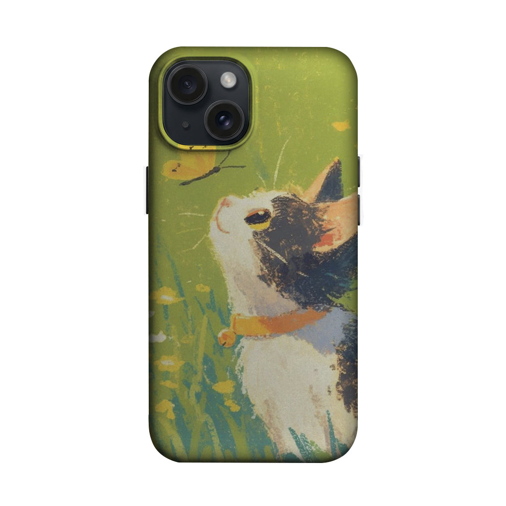 Çimlerde Kelebeğe Bakan Sevimli Kedi Telefon Kılıfı K1140 mockup 1