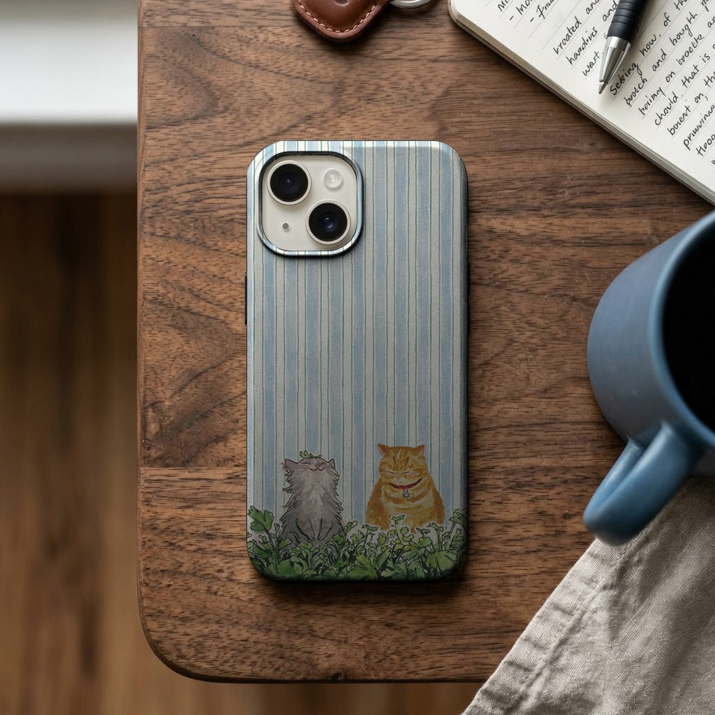 Mavi Çizgili Çimenlerde İki Kedi Telefon Kılıfı K813 mockup 2