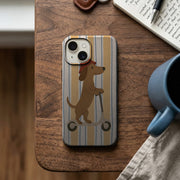 Çizgili Zeminde Scooterlı Köpek Telefon Kılıfı K867 mockup 2