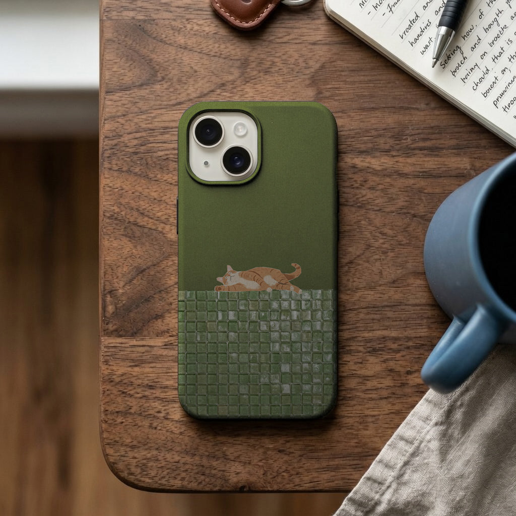 Yeşil Duvarda Uyuyan Kedi Telefon Kılıfı K912 mockup 2