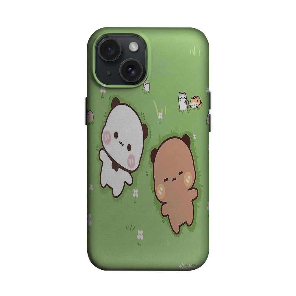 Yeşil Çimlerde Sevimli Panda ve Ayıcık Telefon Kılıfı K1123 mockup 1